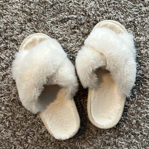 Size 7.5 fuzzy white slippers